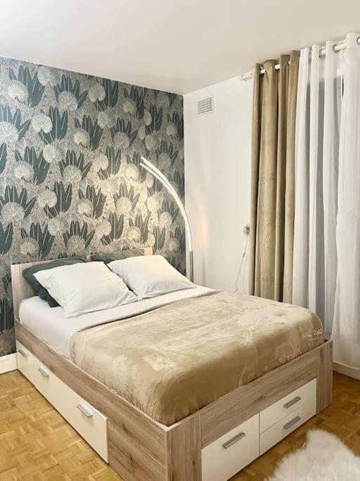Proche Chateau De Versailles Avec Balcon Vu Sur Une Foret Et Parking Gratuit Pour 5 Personnes Maximum Ngoại thất bức ảnh