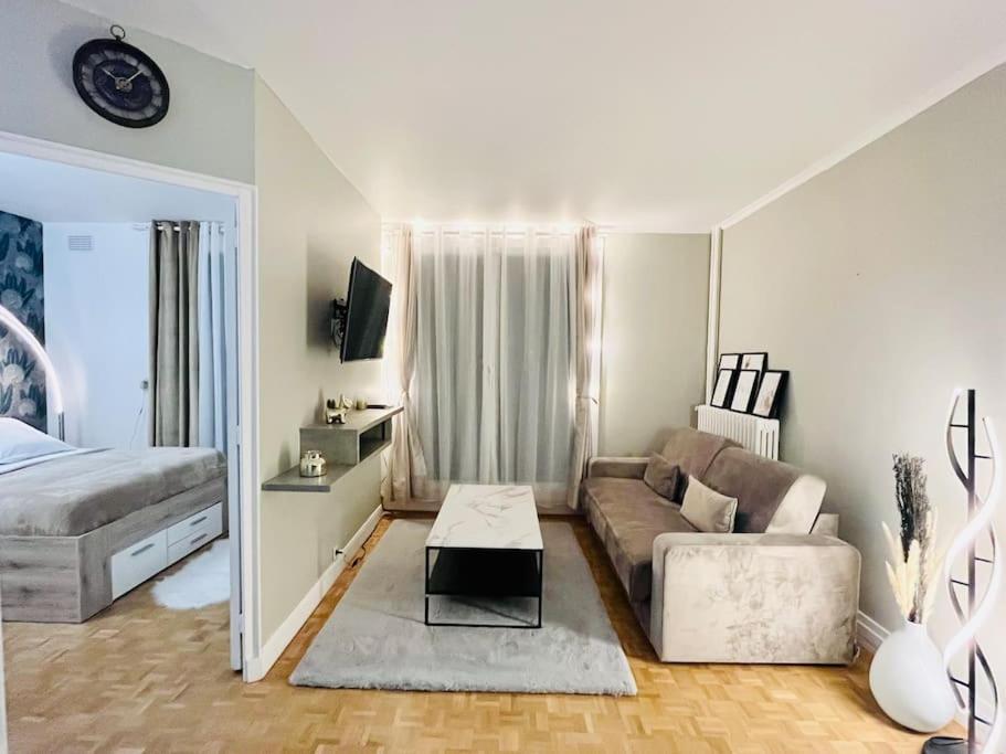 Proche Chateau De Versailles Avec Balcon Vu Sur Une Foret Et Parking Gratuit Pour 5 Personnes Maximum Ngoại thất bức ảnh